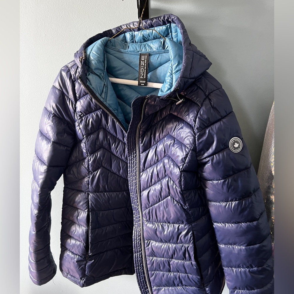 Noize Women's Navy Puffer Jacket size Medium cruelty free (recycled materials)
